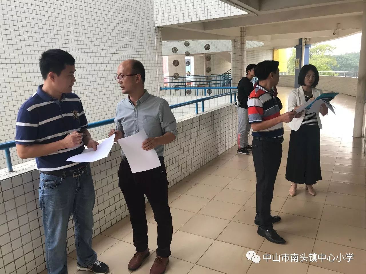 教室墻布置設計_學校教室文化墻創(chuàng)意設計_創(chuàng)意美術教室墻畫