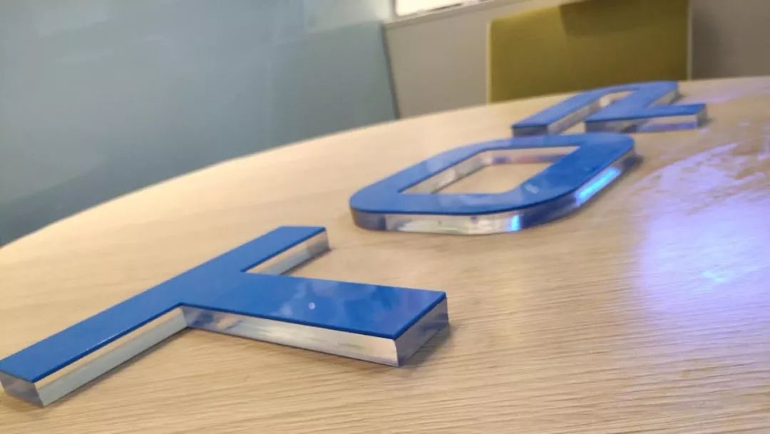 亞克力板字體圖片_外露發(fā)光字體和亞克力子體那種比較好_亞克力燈箱板價(jià)格