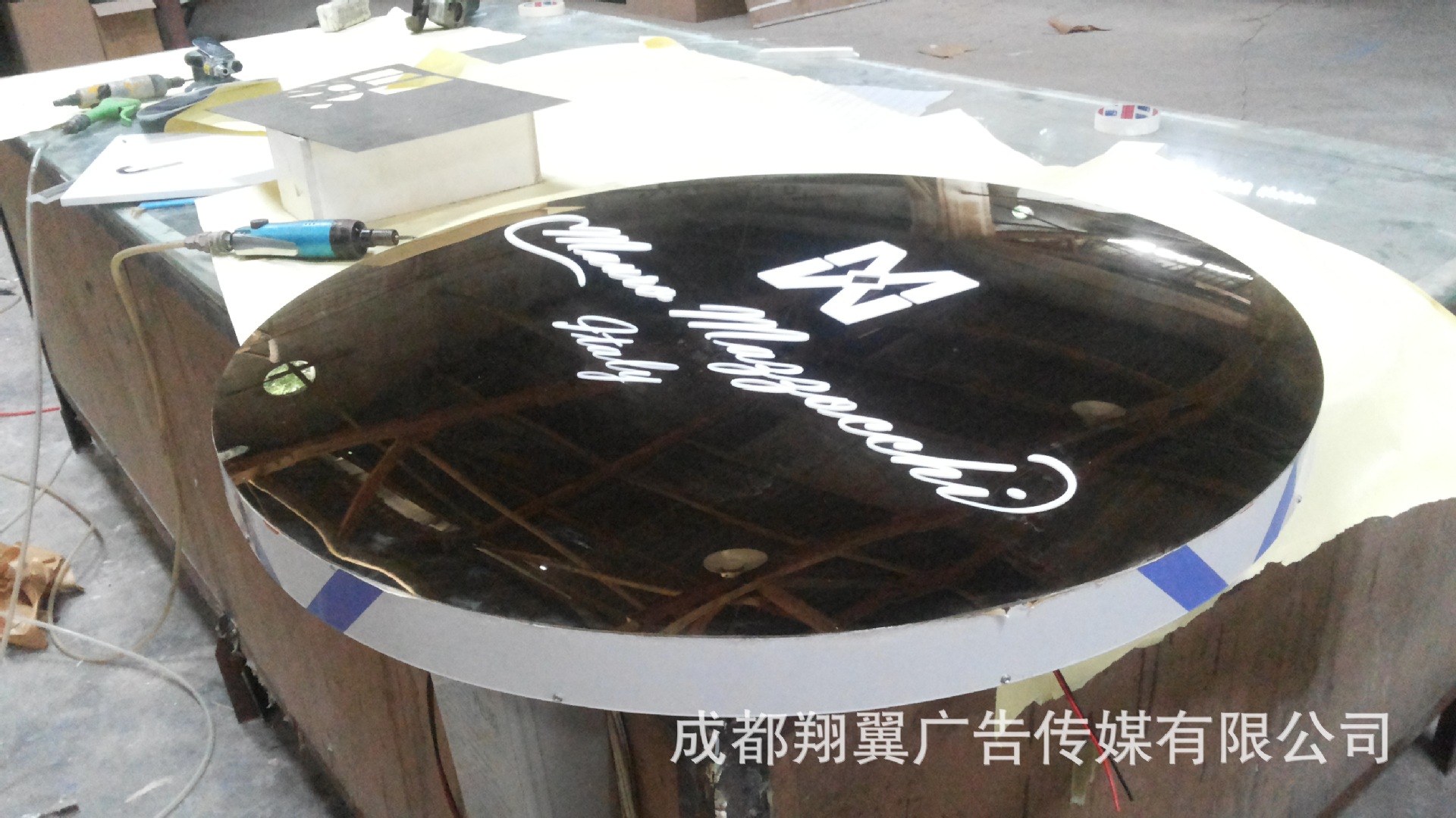 樹脂燈箱和亞克力燈箱有什么區(qū)別_亞克力檢驗(yàn)燈箱_天津亞克力燈箱