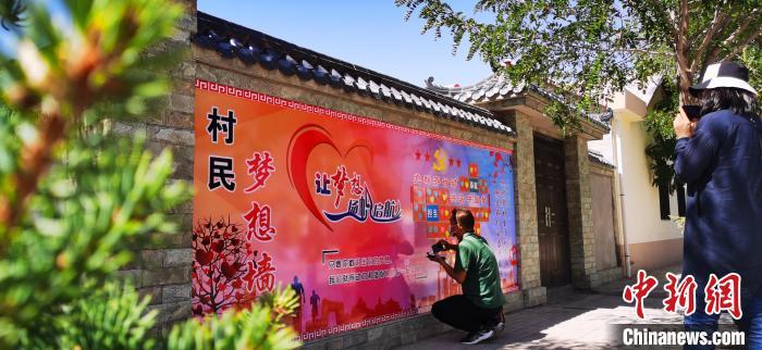 生態(tài)移民搬遷前后對(duì)比宣傳墻畫(huà)_農(nóng)村宣傳墻_宣傳墻