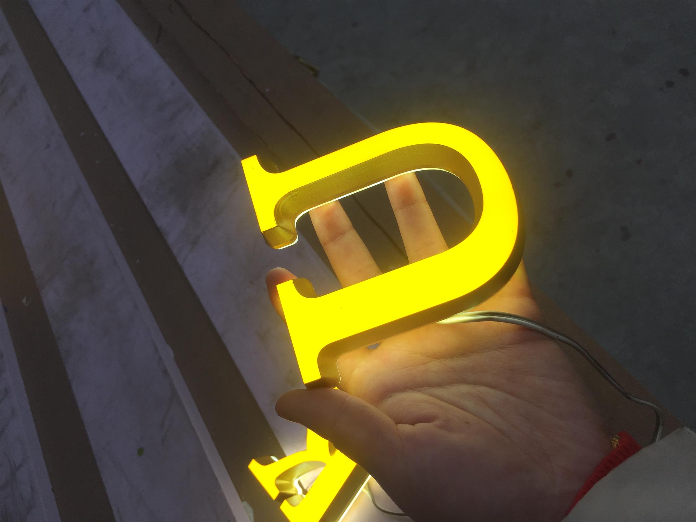 亞克力發(fā)光字分幾種_亞克力發(fā)光字結(jié)構(gòu)圖_亞克力發(fā)光字有哪幾種