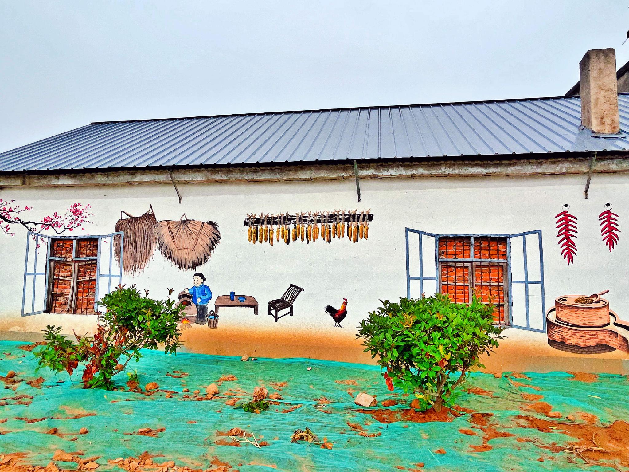 青山村文化墻呈現(xiàn)別有風(fēng)趣的農(nóng)村生活 ?朱蔡銀攝