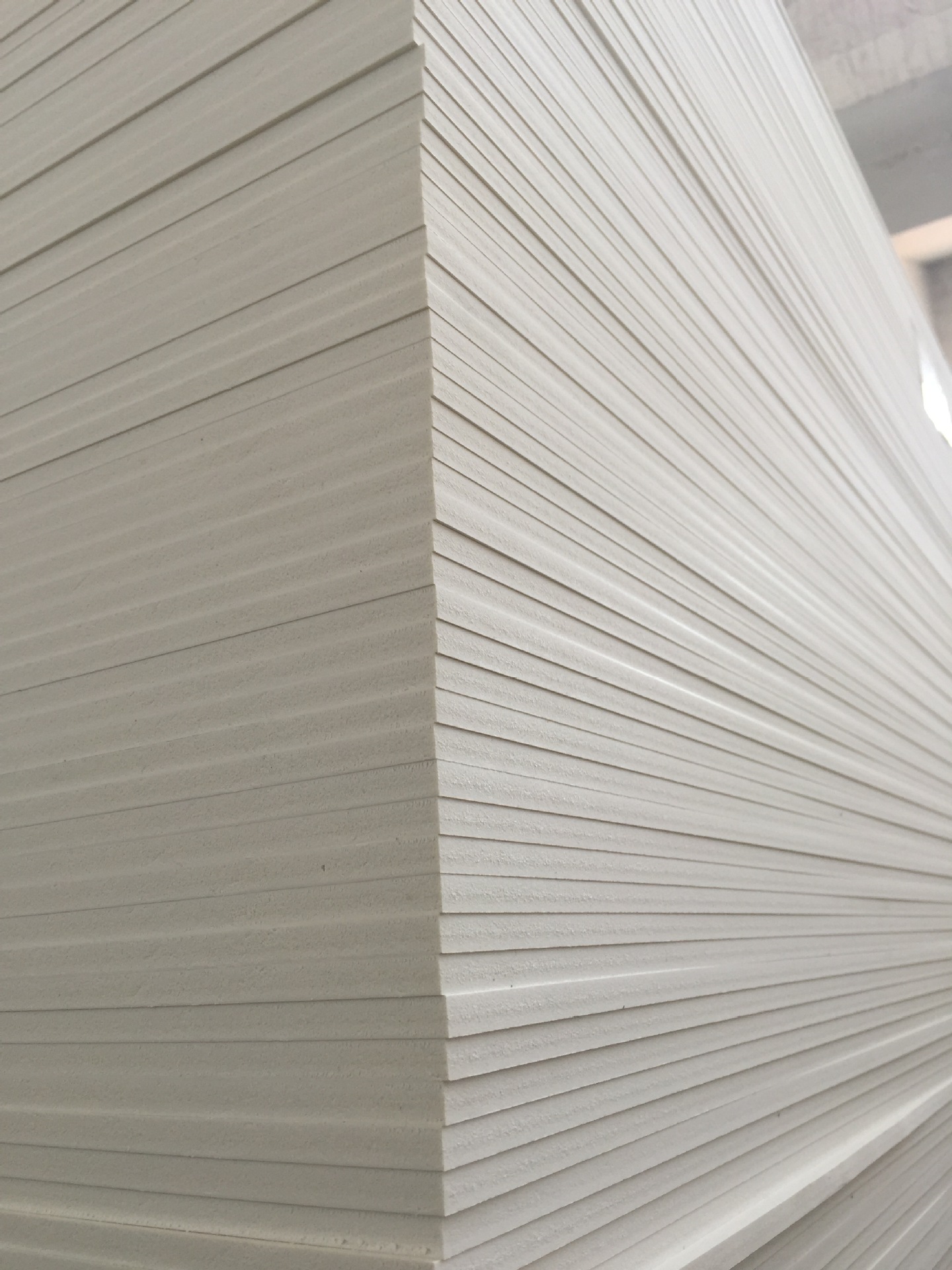 密度板和雪弗板哪個環(huán)保_中密度雪弗板_雪弗板密度是多少